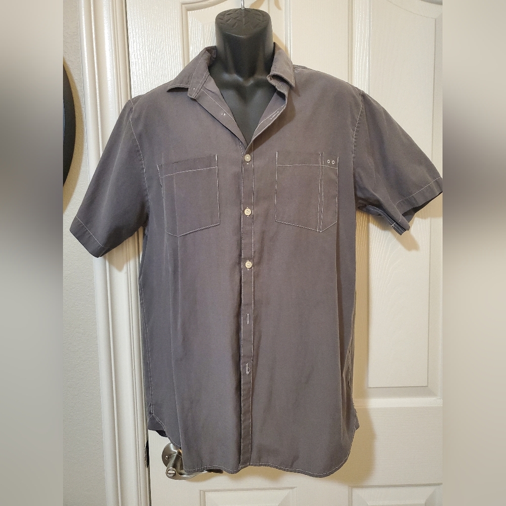 BUTTON DOWN TWO POCKET MENS LARGE SHIRT BY MONTAGE IN GREAT CONDITION